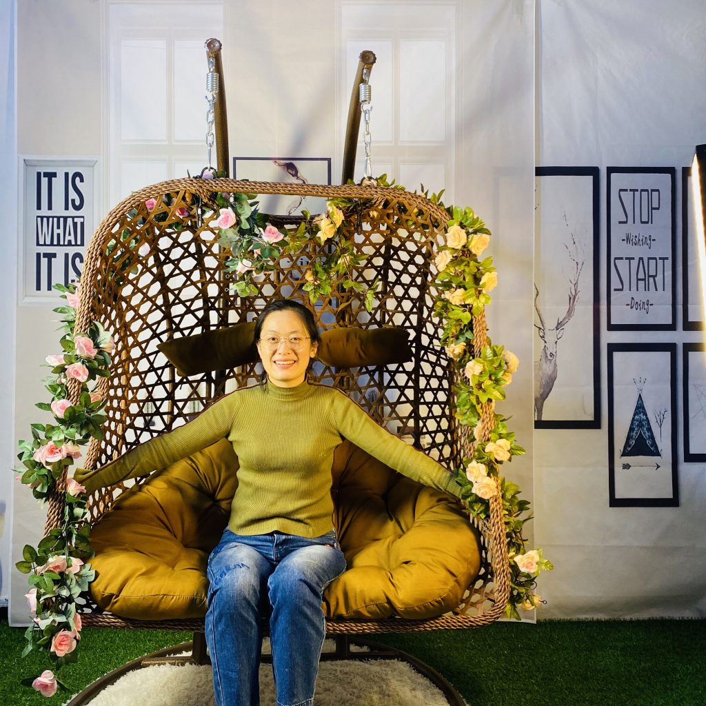 Two-person swing chair with rattan hanging basket双人磨叶藤吊篮秋千椅